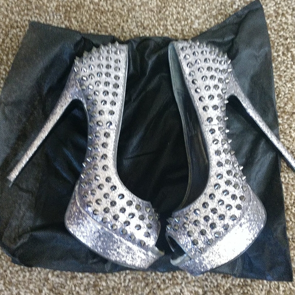 🚫SOLD  Steve Madden spiked high heel - Picture 2 of 8